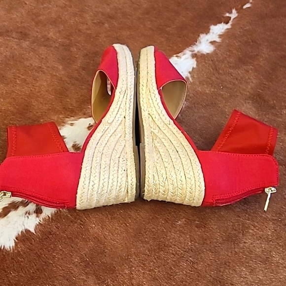 ⭐ Red Wedge Espadrilles / Heels With Zipper and Stretch Ankle Support Size 6 - Picture 5 of 10